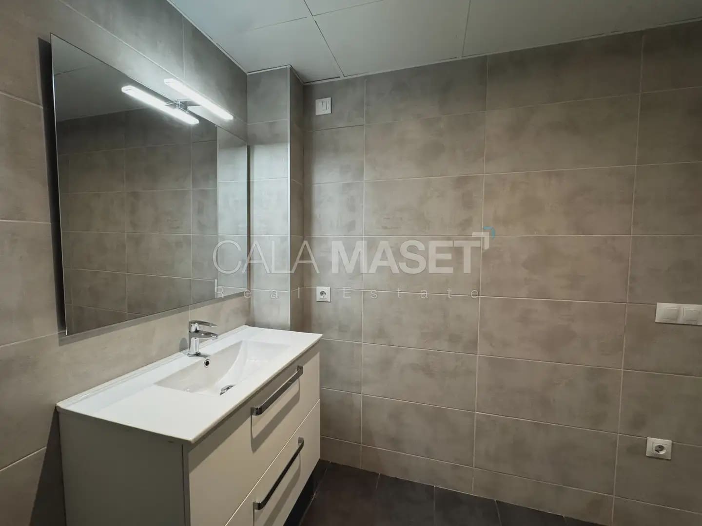 3 sypialnia Penthouse na sprzedaż w Platja d'Aro z basenem garażem - 460 000 € (Ref: 9890842)