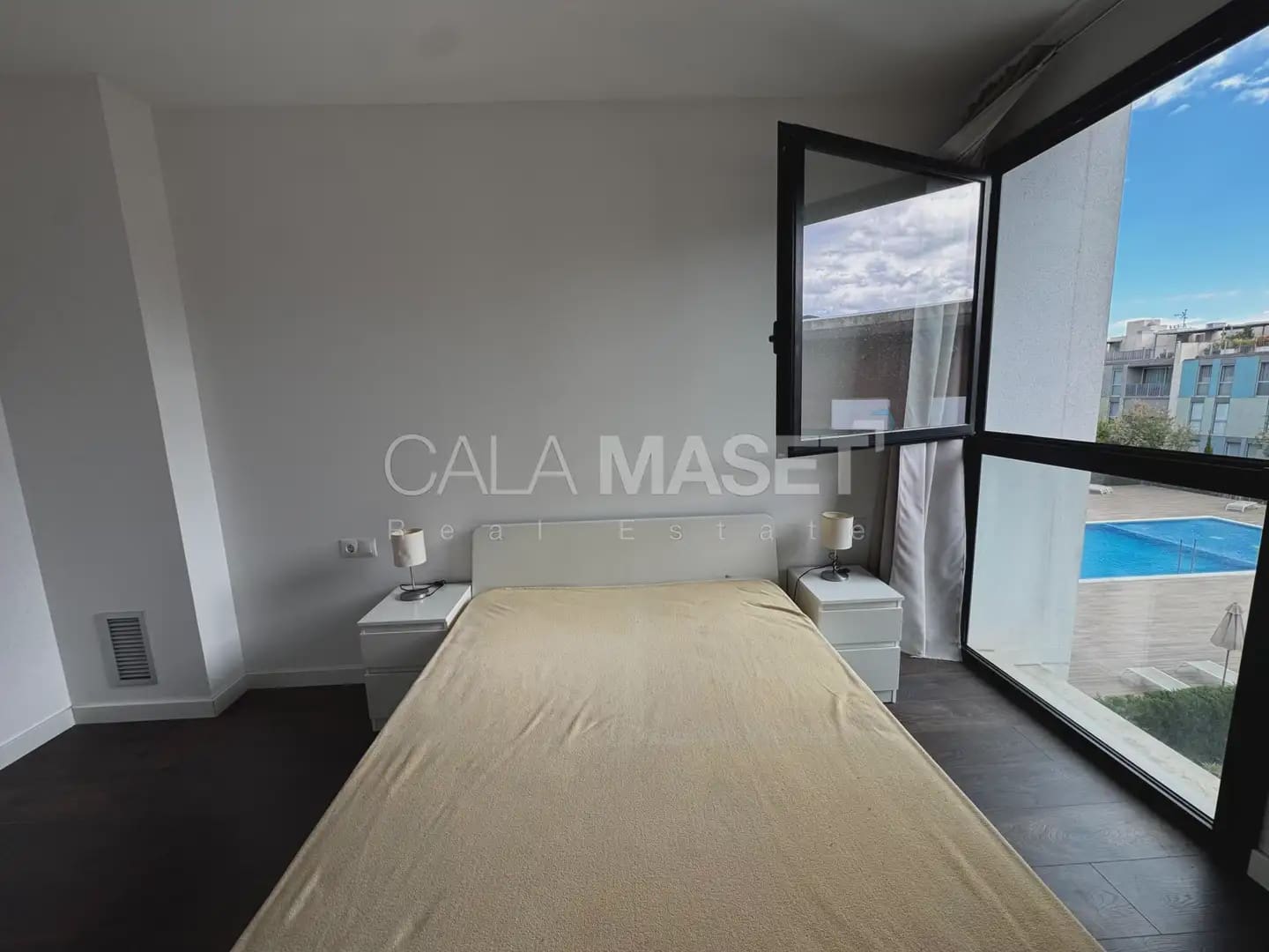 3 sypialnia Penthouse na sprzedaż w Platja d'Aro z basenem garażem - 460 000 € (Ref: 9890842)