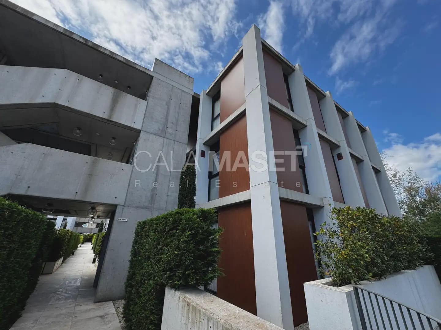 3 sypialnia Penthouse na sprzedaż w Platja d'Aro z basenem garażem - 460 000 € (Ref: 9890842)