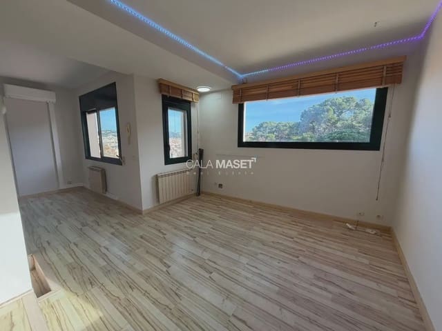 3 bedroom Semi-detached Villa for sale in Sant Feliu de Guíxols with garage - € 340,000 (Ref: 9890851)