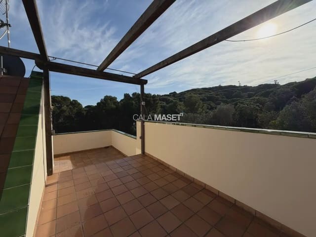 3 bedroom Semi-detached Villa for sale in Sant Feliu de Guíxols with garage - € 340,000 (Ref: 9890851)