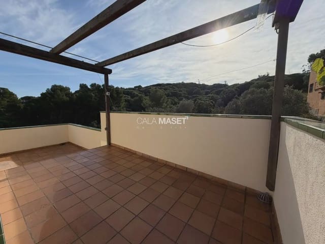 3 bedroom Semi-detached Villa for sale in Sant Feliu de Guíxols with garage - € 340,000 (Ref: 9890851)