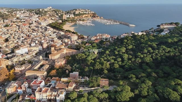 3 bedroom Semi-detached Villa for sale in Sant Feliu de Guíxols with garage - € 340,000 (Ref: 9890851)