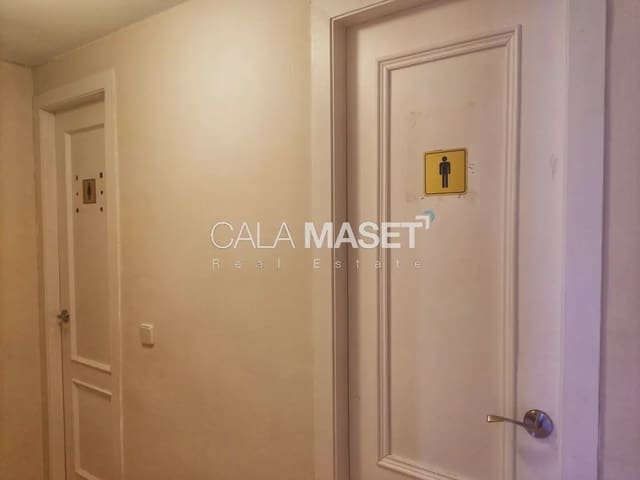 Commerciale in vendita in Platja d'Aro, Castell-Platja d'Aro - 190.000 € (Rif: 9890859)