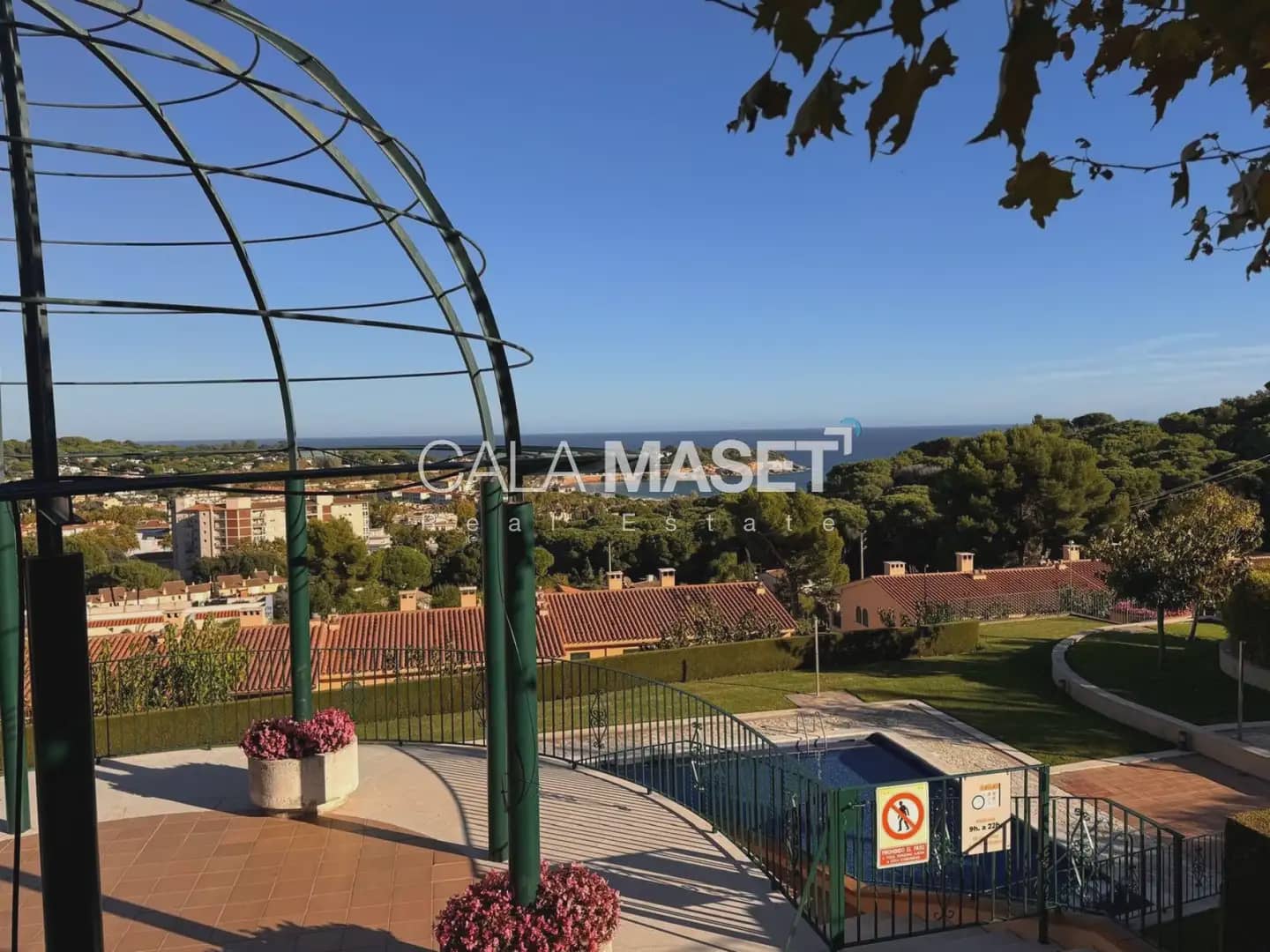 3 makuuhuone Rivitalo myytävänä paikassa Sant Feliu de Guixols mukana 
autotalli - 625 000 € (Ref: 9890862)