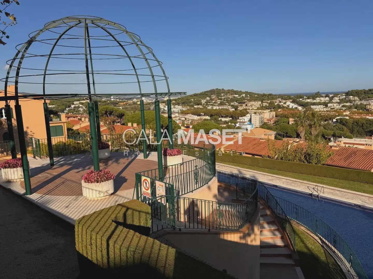 3 makuuhuone Rivitalo myytävänä paikassa Sant Feliu de Guixols mukana 
autotalli - 625 000 € (Ref: 9890862)