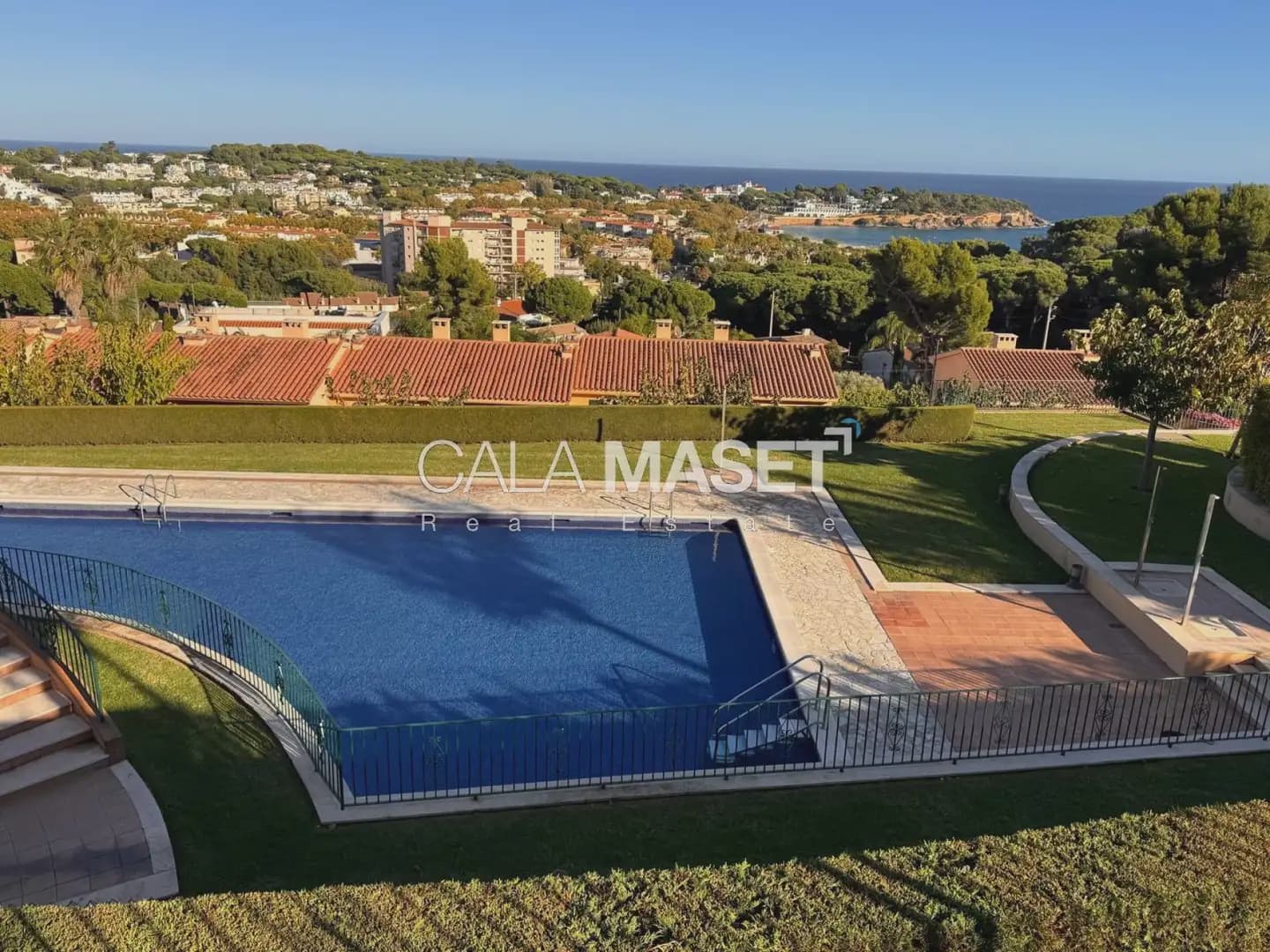 3 makuuhuone Rivitalo myytävänä paikassa Sant Feliu de Guixols mukana 
autotalli - 625 000 € (Ref: 9890862)