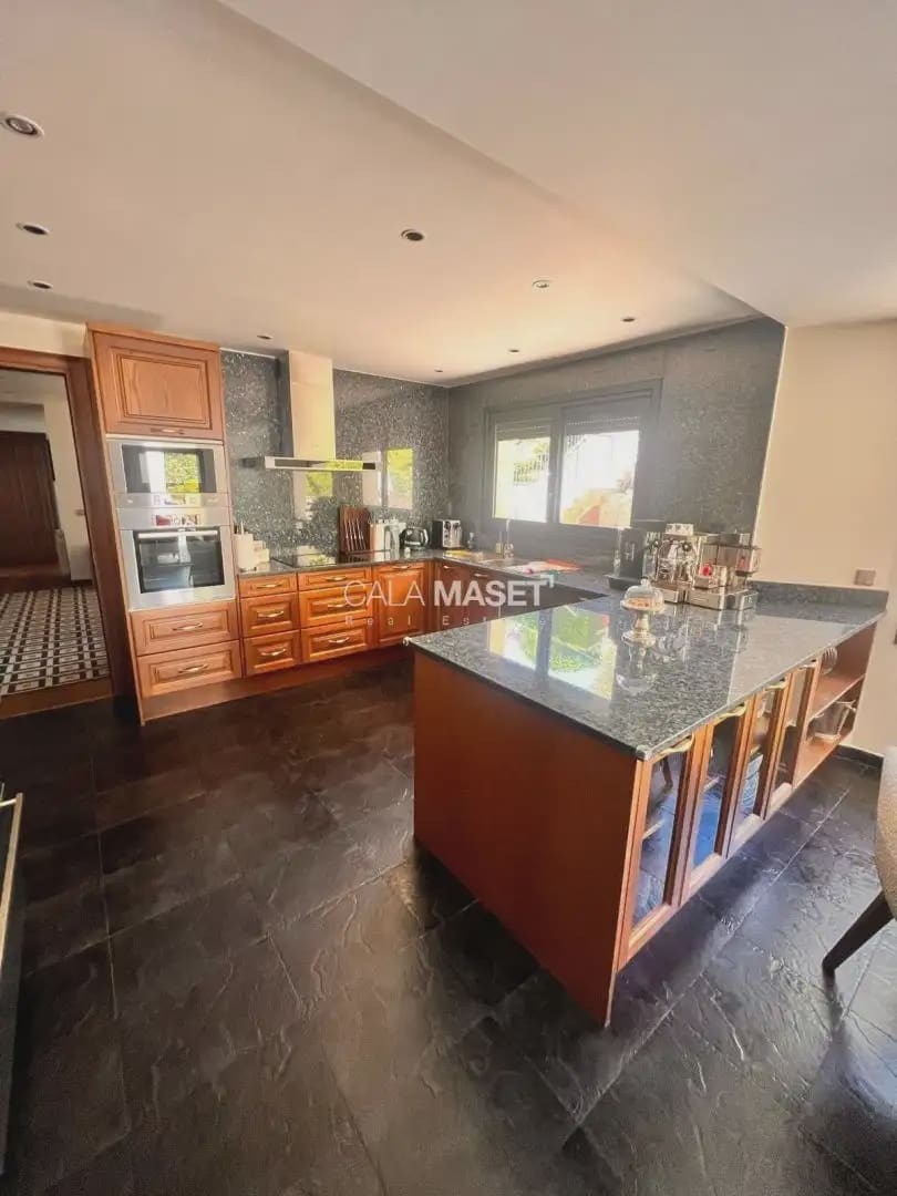 5 soverom Villa til salgs i Santa Cristina d'Aro med svømmebasseng garasje - € 2 500 000 (Ref: 9890865)