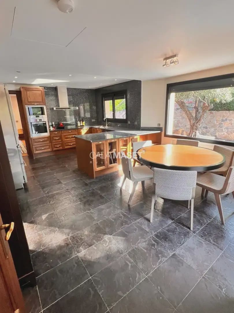 5 soverom Villa til salgs i Santa Cristina d'Aro med svømmebasseng garasje - € 2 500 000 (Ref: 9890865)