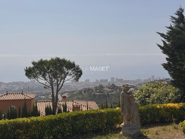 Chalet de 8 habitaciones en Castell d'Aro, Castell-Platja d'Aro en venta con piscina garaje - 2.800.000 € (Ref: 9890866)