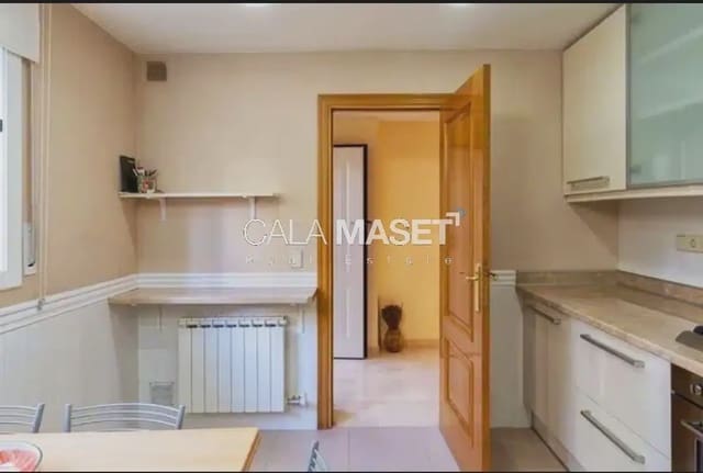 4 soveværelse Byhus til salg i Platja d'Aro, Castell-Platja d'Aro med garage - € 500.000 (Ref: 9890870)