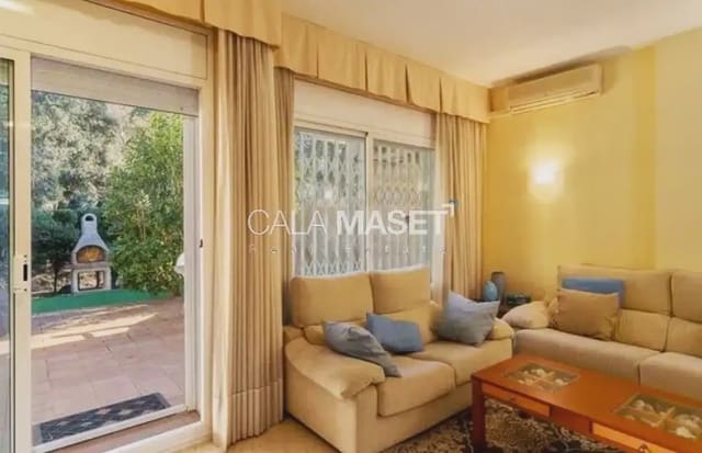 4 soveværelse Byhus til salg i Platja d'Aro, Castell-Platja d'Aro med garage - € 500.000 (Ref: 9890870)