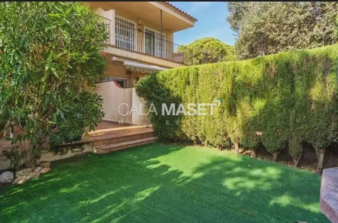 4 soveværelse Byhus til salg i Platja d'Aro med garage - € 500.000 (Ref: 9890870)