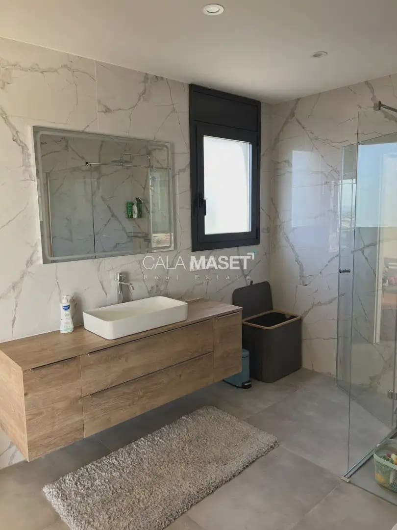 6 bedroom Villa for sale in Sant Feliu de Guixols with pool garage - € 1,800,000 (Ref: 9890875)
