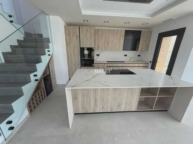 4 soverom Villa til salgs i S'Agaro, Castell-Platja d'Aro med svømmebasseng - € 1 350 000 (Ref: 9890880)