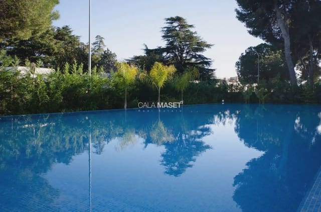 3 soverom Leilighet til salgs i S'Agaro, Castell-Platja d'Aro med svømmebasseng garasje - € 795 000 (Ref: 9890891)