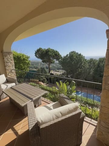 3 chambre Villa/Maison à vendre à Castell d'Aro, Castell-Platja d'Aro avec piscine garage - 990 000 € (Ref: 9890894)