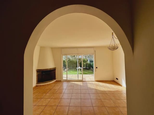 4 makuuhuone Huvila myytävänä paikassa Platja d'Aro, Castell-Platja d'Aro mukana 
autotalli - 550 000 € (Ref: 9890896)
