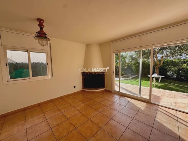 4 makuuhuone Huvila myytävänä paikassa Platja d'Aro, Castell-Platja d'Aro mukana 
autotalli - 550 000 € (Ref: 9890896)