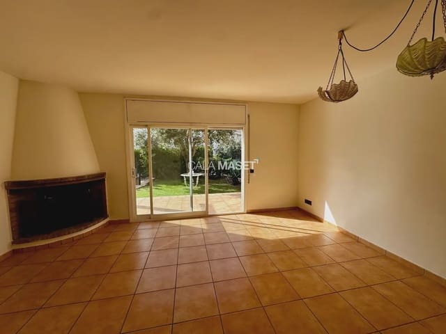 4 makuuhuone Huvila myytävänä paikassa Platja d'Aro, Castell-Platja d'Aro mukana 
autotalli - 550 000 € (Ref: 9890896)