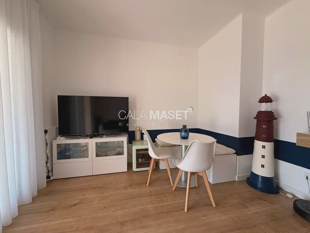 2 bedroom Apartment for sale in S'Agaro, Castell-Platja d'Aro with garage - € 299,000 (Ref: 9912245)