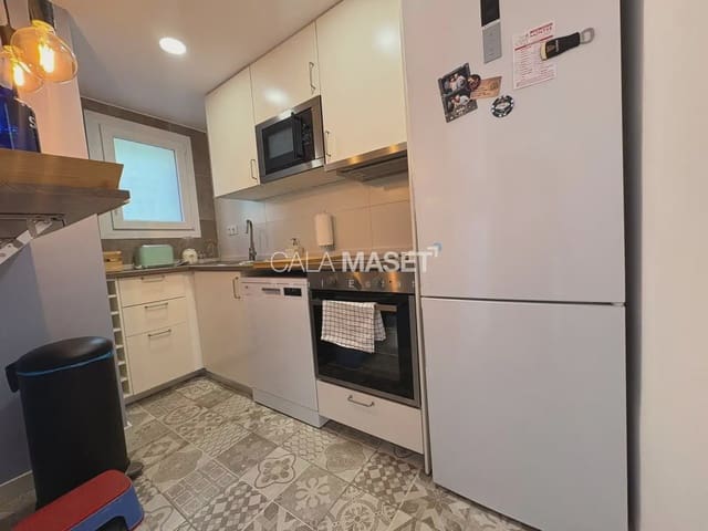 2 bedroom Apartment for sale in S'Agaro, Castell-Platja d'Aro with garage - € 299,000 (Ref: 9912245)