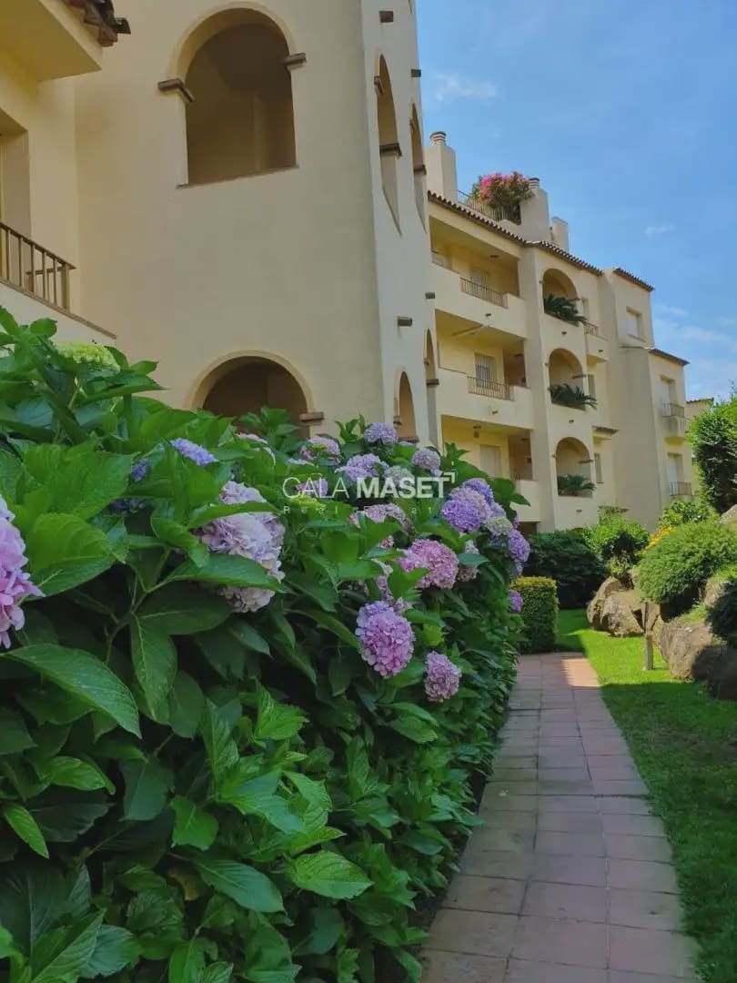2 bedroom Flat for sale in Sant Feliu de Guixols with garage - € 650,000 (Ref: 9926553)