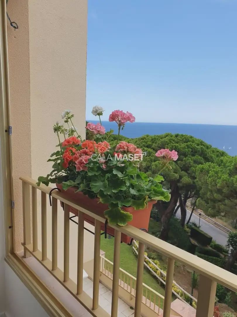 2 bedroom Flat for sale in Sant Feliu de Guixols with garage - € 650,000 (Ref: 9926553)