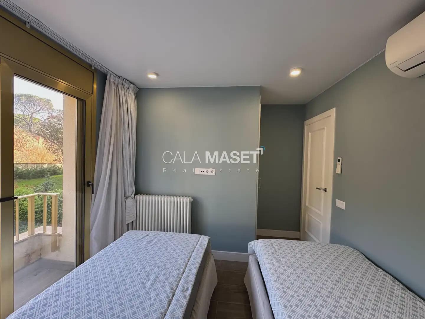 2 bedroom Flat for sale in Sant Feliu de Guixols with garage - € 650,000 (Ref: 9926553)