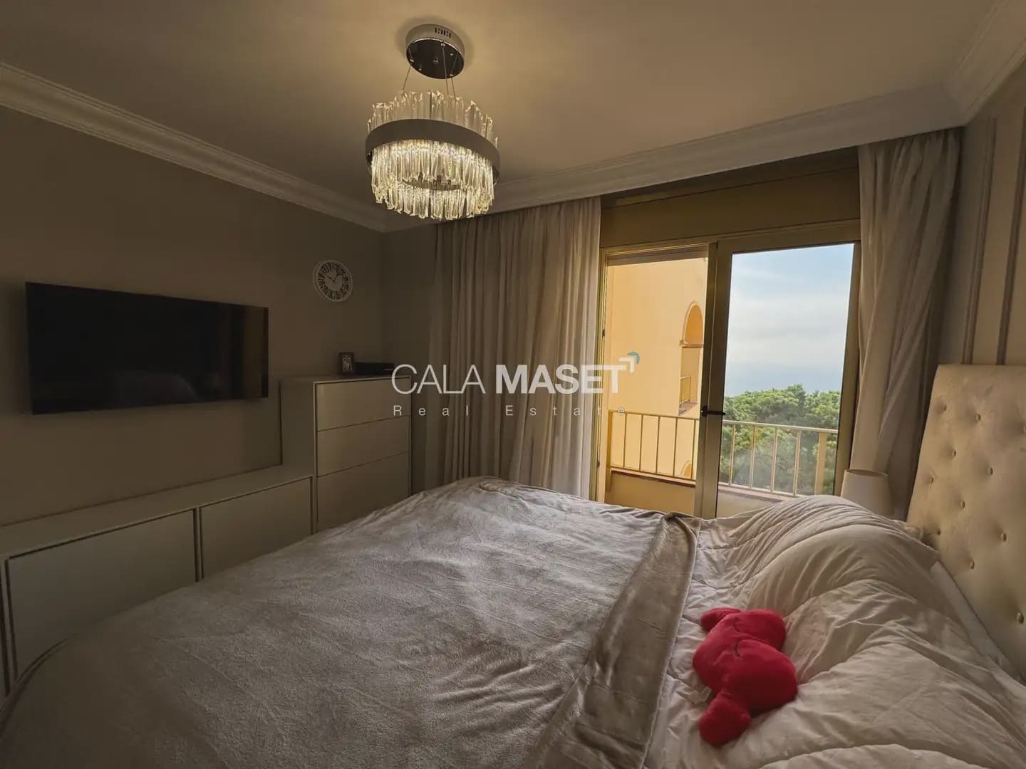 2 bedroom Flat for sale in Sant Feliu de Guixols with garage - € 650,000 (Ref: 9926553)