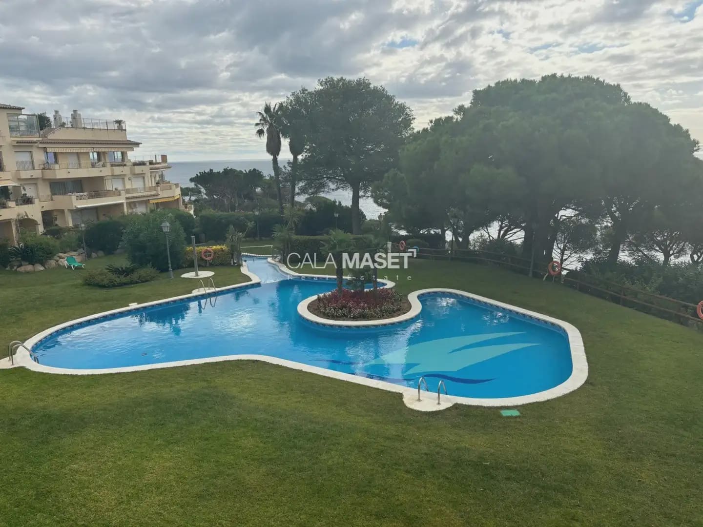 2 bedroom Flat for sale in Sant Feliu de Guixols with garage - € 650,000 (Ref: 9926553)