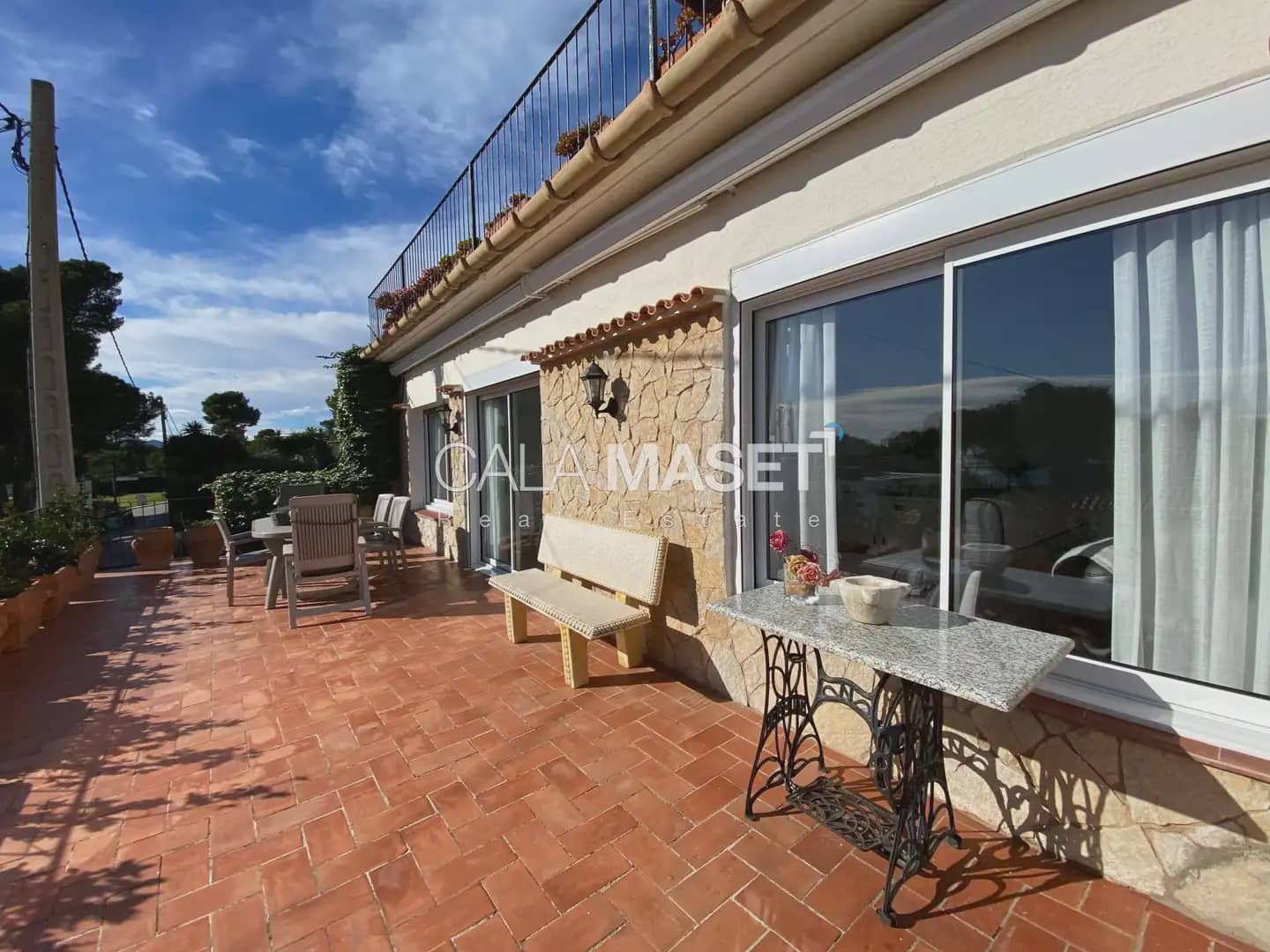 6 bedroom Villa for sale in Castell d'Aro with pool garage - € 995,000 (Ref: 9935002)