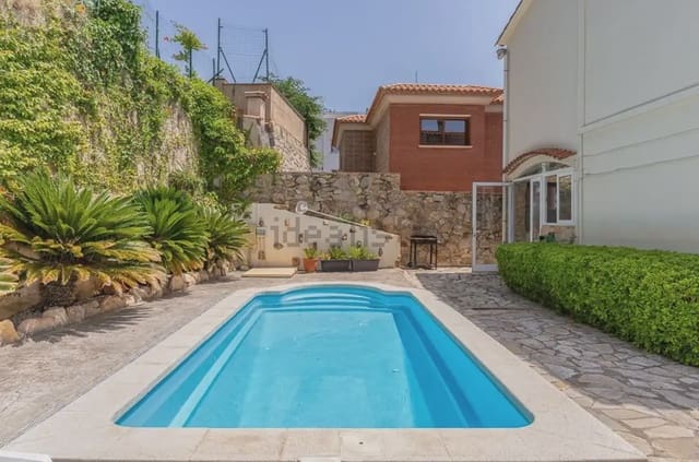 Chalet de 6 habitaciones en Castell d'Aro, Castell-Platja d'Aro en venta con piscina garaje - 995.000 € (Ref: 9935002)