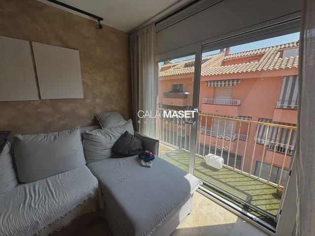 3 makuuhuone Kattohuoneisto myytävänä paikassa Platja d'Aro, Castell-Platja d'Aro - 300 000 € (Ref: 9965692)
