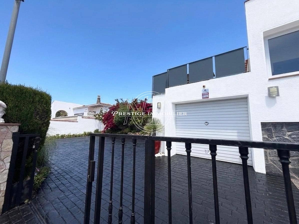3 soverom Villa til salgs i Roses med svømmebasseng - € 615 000 (Ref: 10019836)