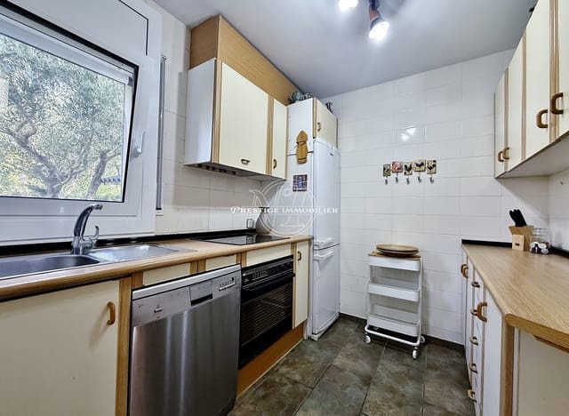 3 slaapkamer Rijtjeshuis te koop in Roses met zwembad - € 299.000 (Ref: 10034625)