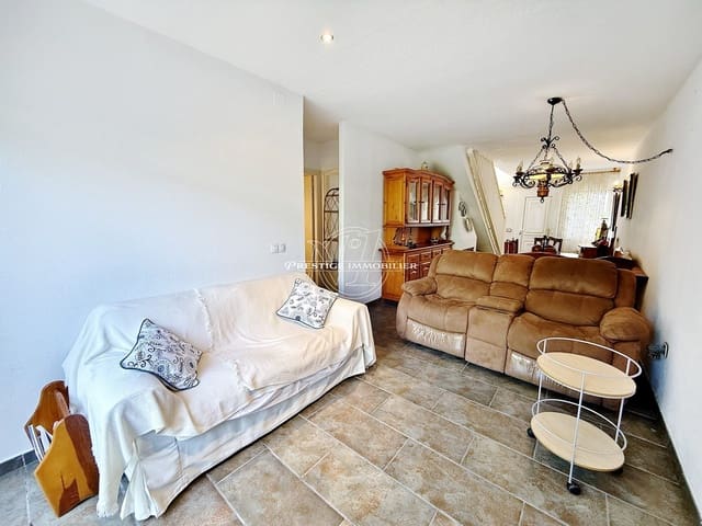 3 slaapkamer Rijtjeshuis te koop in Roses met zwembad - € 299.000 (Ref: 10034625)