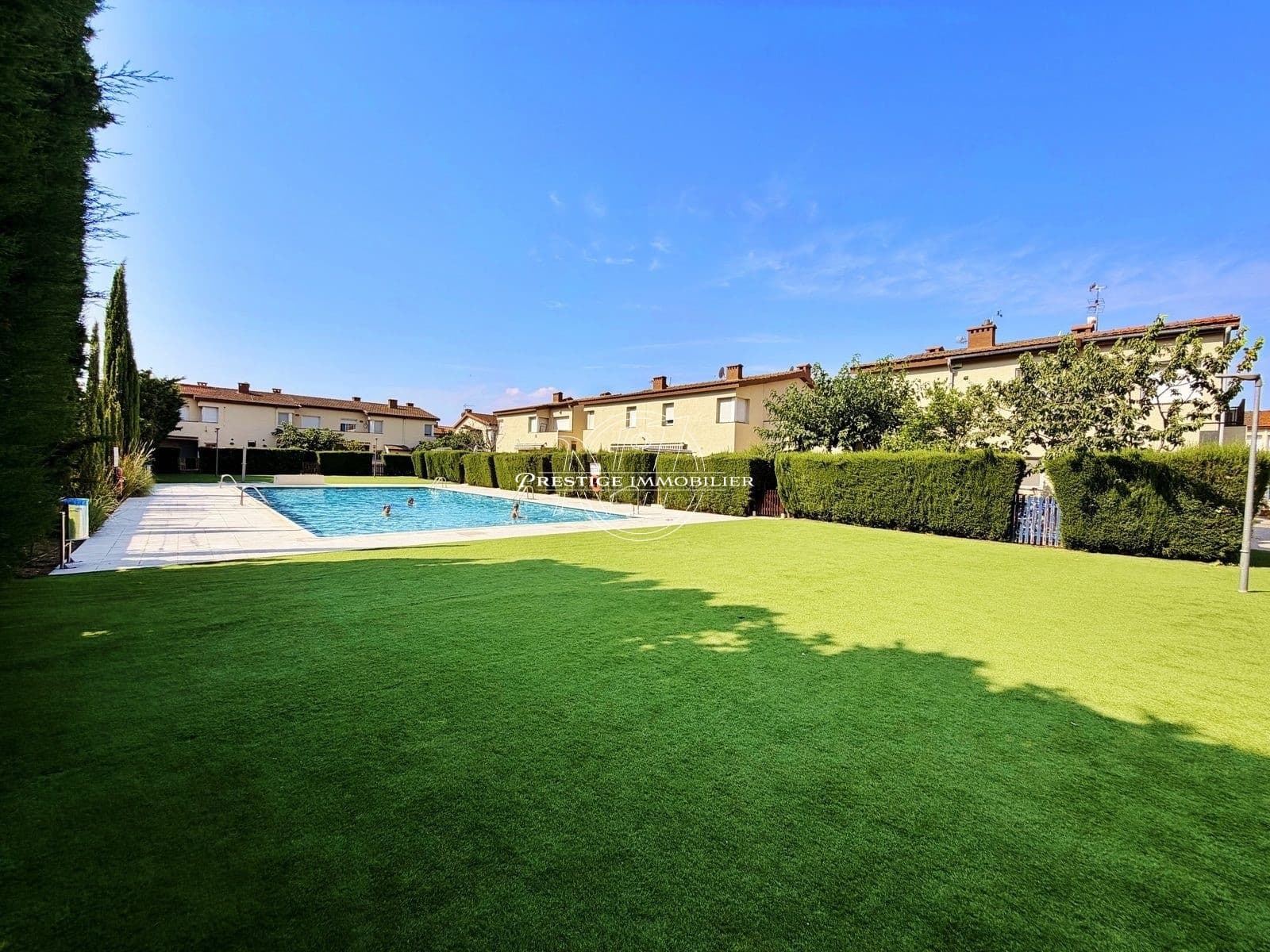 3 Zimmer Reihenhaus zu verkaufen in Roses mit Pool - 299.000 € (Ref: 10034625)