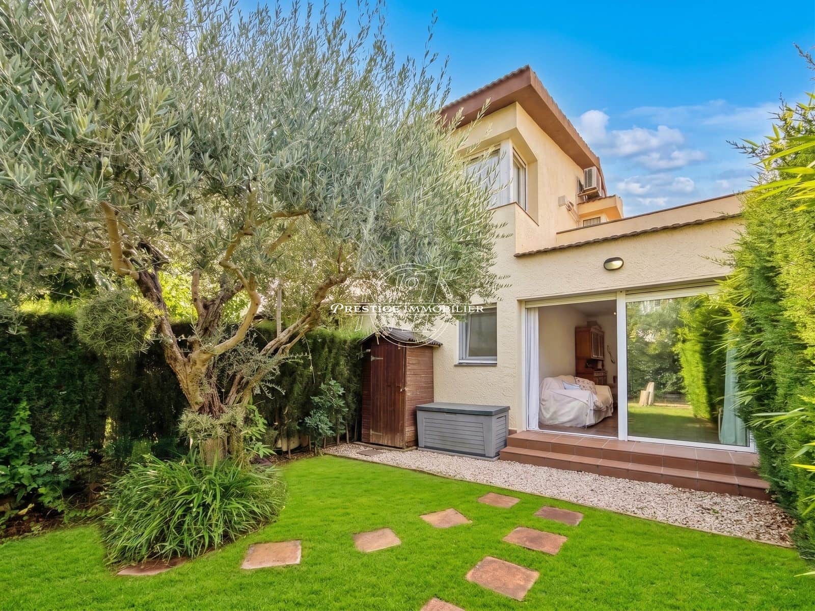 3 Zimmer Reihenhaus zu verkaufen in Roses mit Pool - 299.000 € (Ref: 10034625)