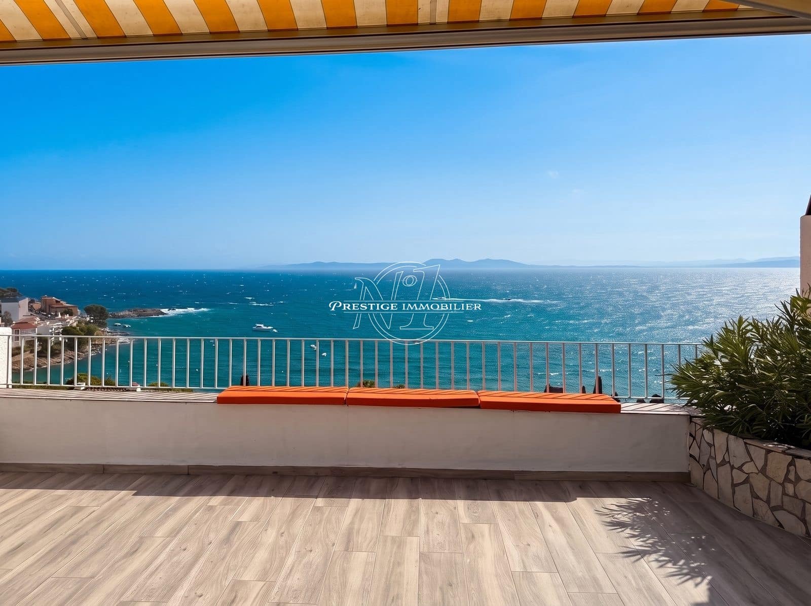 3 slaapkamer Appartement te koop in Roses - € 435.000 (Ref: 10037127)