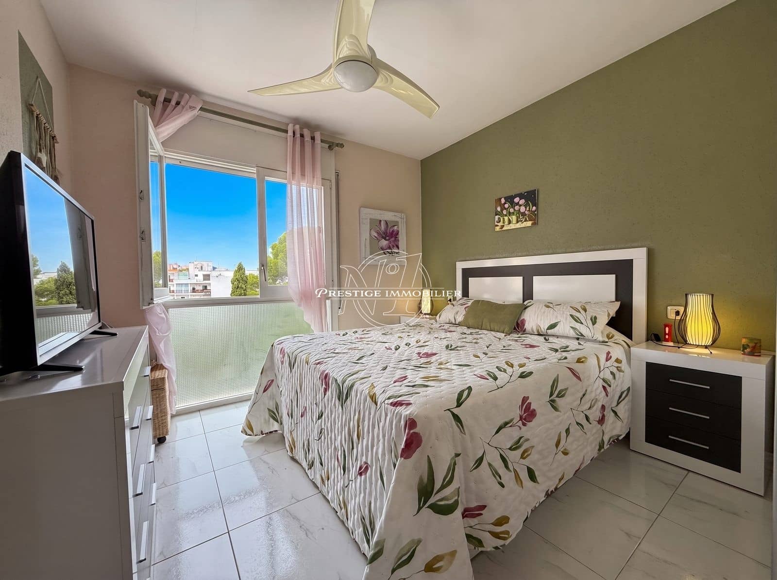2 bedroom Apartment for sale in Roses - € 329,000 (Ref: 10046203)