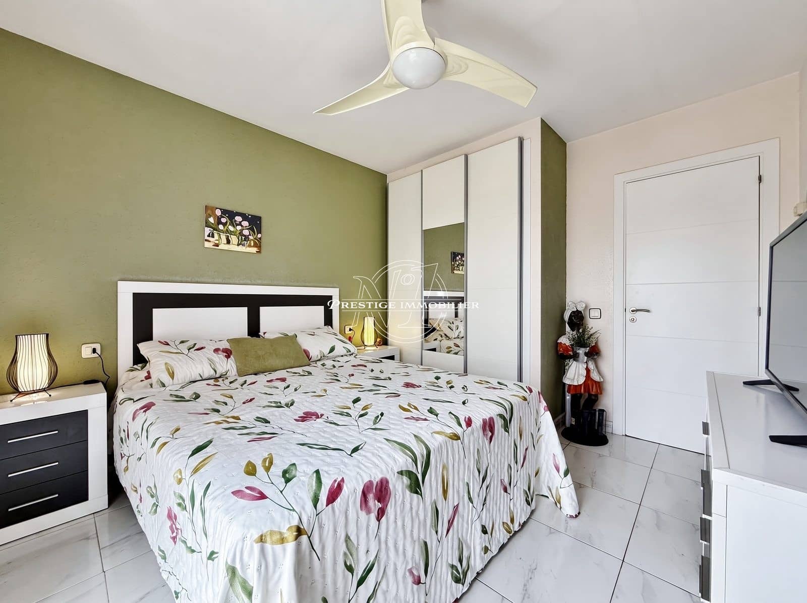 2 bedroom Apartment for sale in Roses - € 329,000 (Ref: 10046203)