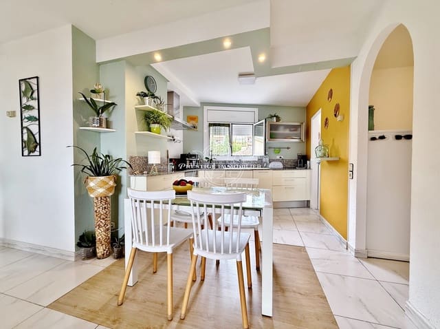 2 bedroom Apartment for sale in Roses - € 329,000 (Ref: 10046203)