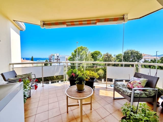 2 bedroom Apartment for sale in Roses - € 329,000 (Ref: 10046203)