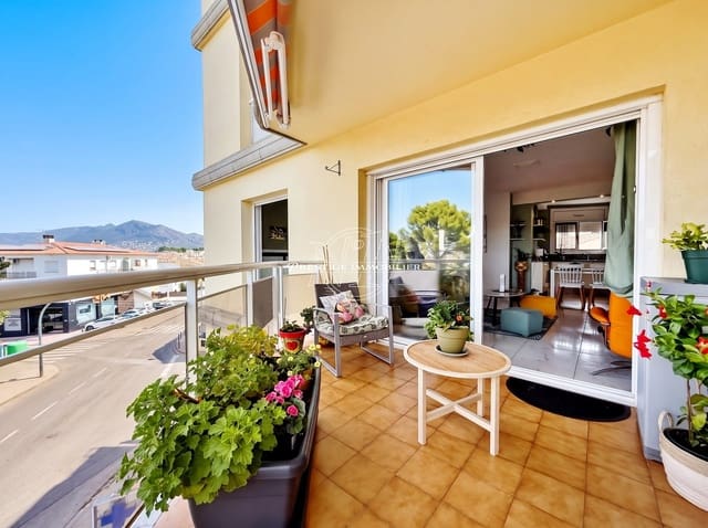 2 bedroom Apartment for sale in Roses - € 329,000 (Ref: 10046203)