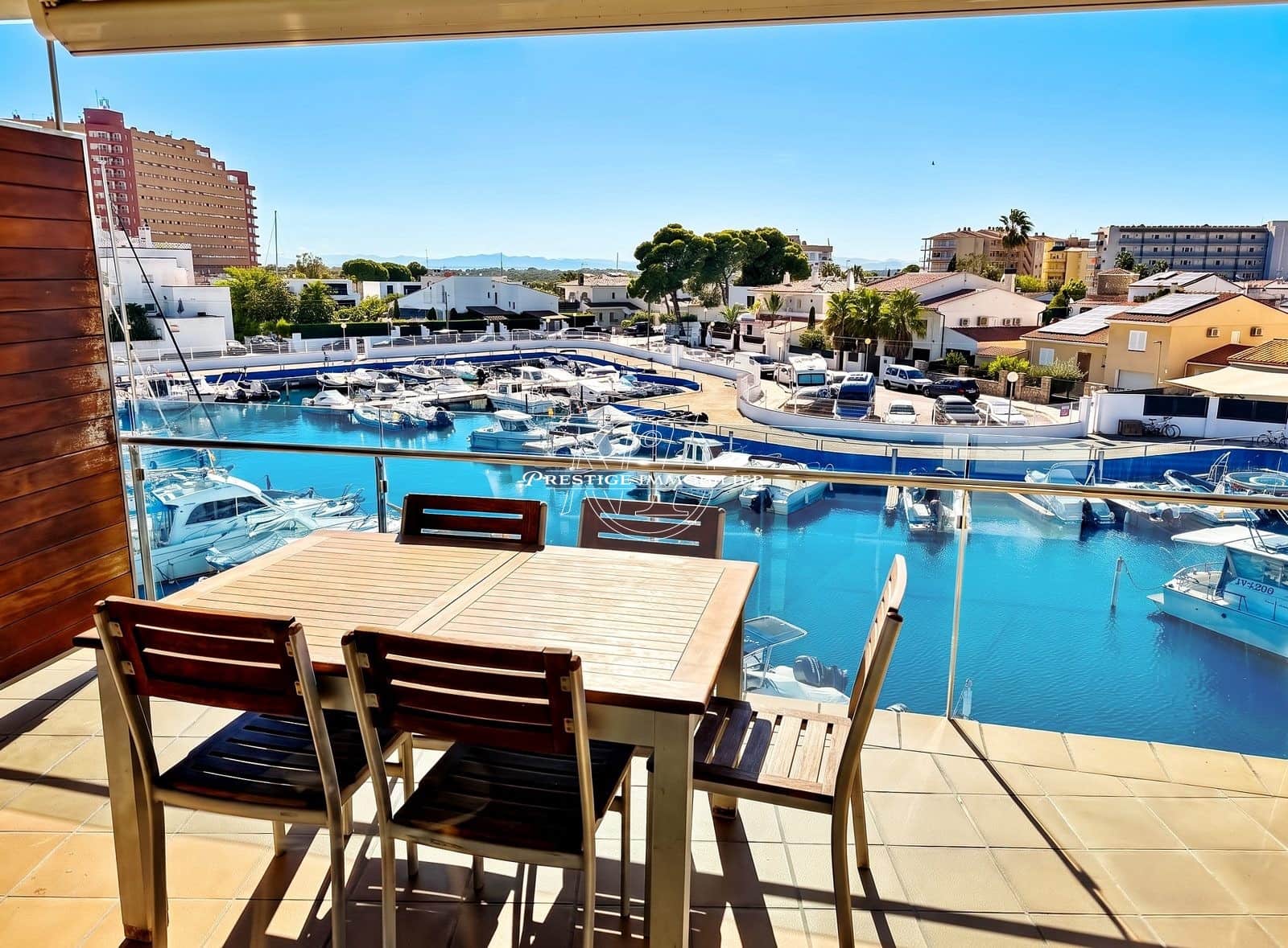 2 bedroom Apartment for sale in Roses with pool - € 279,000 (Ref: 10046204)