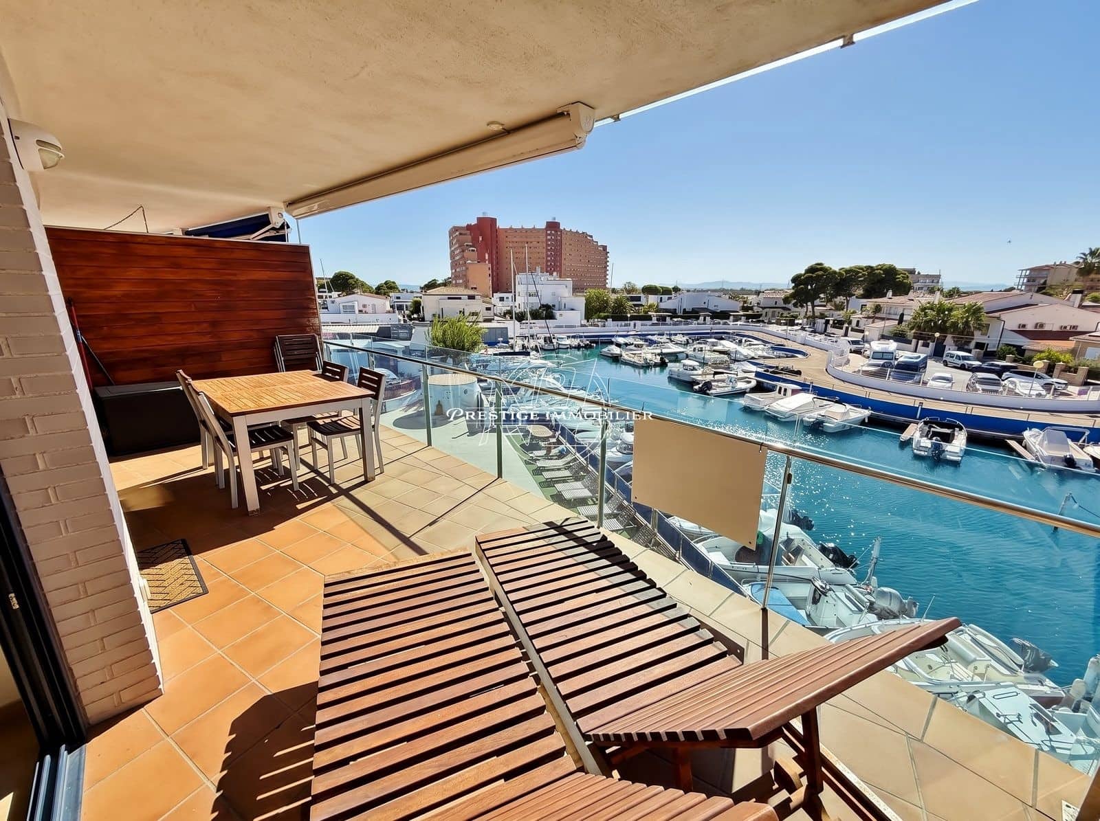 2 bedroom Apartment for sale in Roses with pool - € 279,000 (Ref: 10046204)
