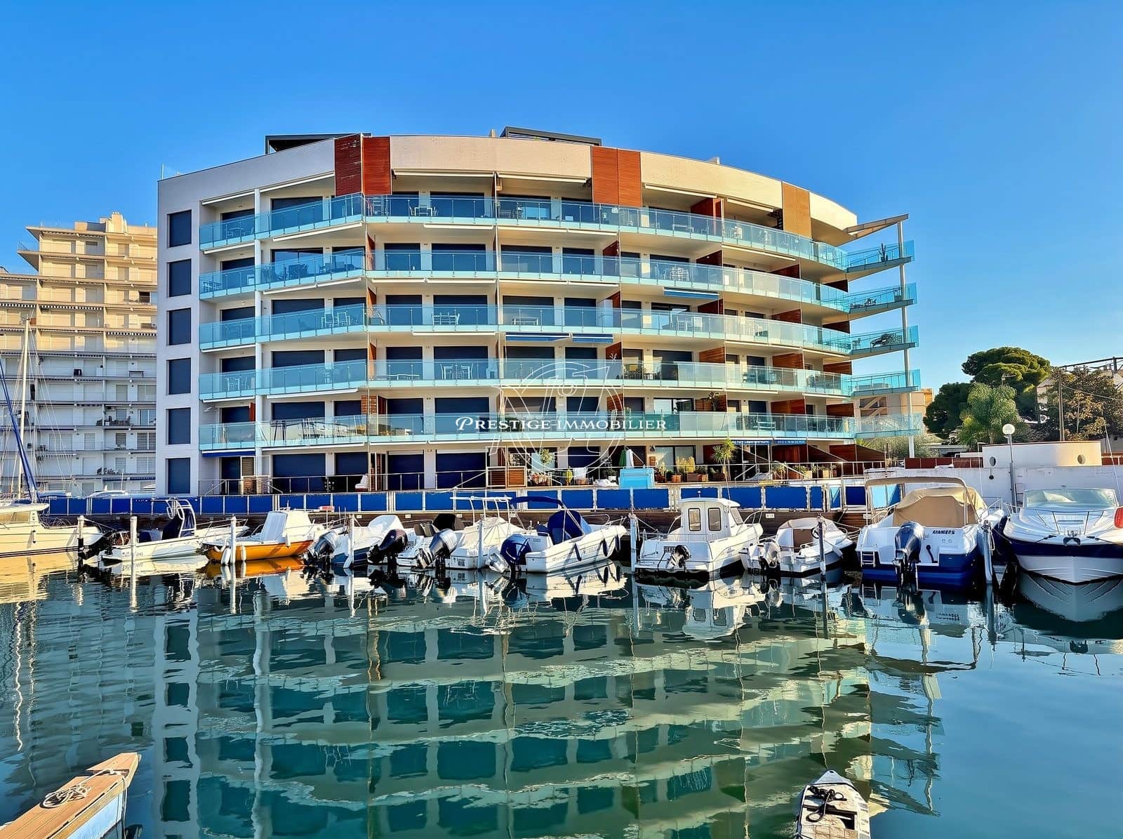 2 bedroom Apartment for sale in Roses with pool - € 279,000 (Ref: 10046204)