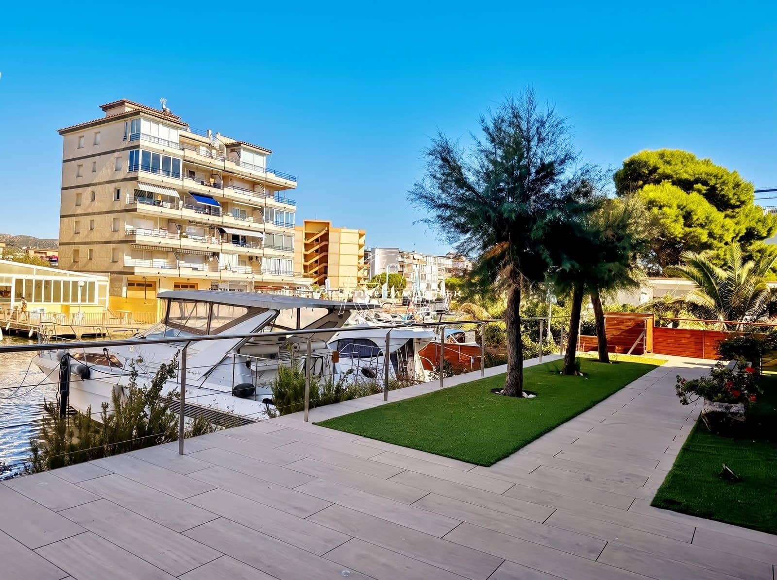 2 bedroom Apartment for sale in Roses with pool - € 279,000 (Ref: 10046204)