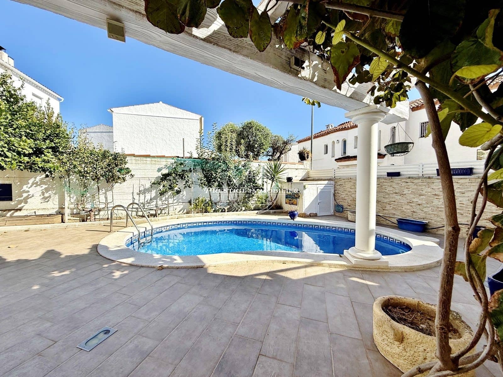 2 Zimmer Villa zu verkaufen in Empuriabrava mit Pool - 439.000 € (Ref: 10059990)